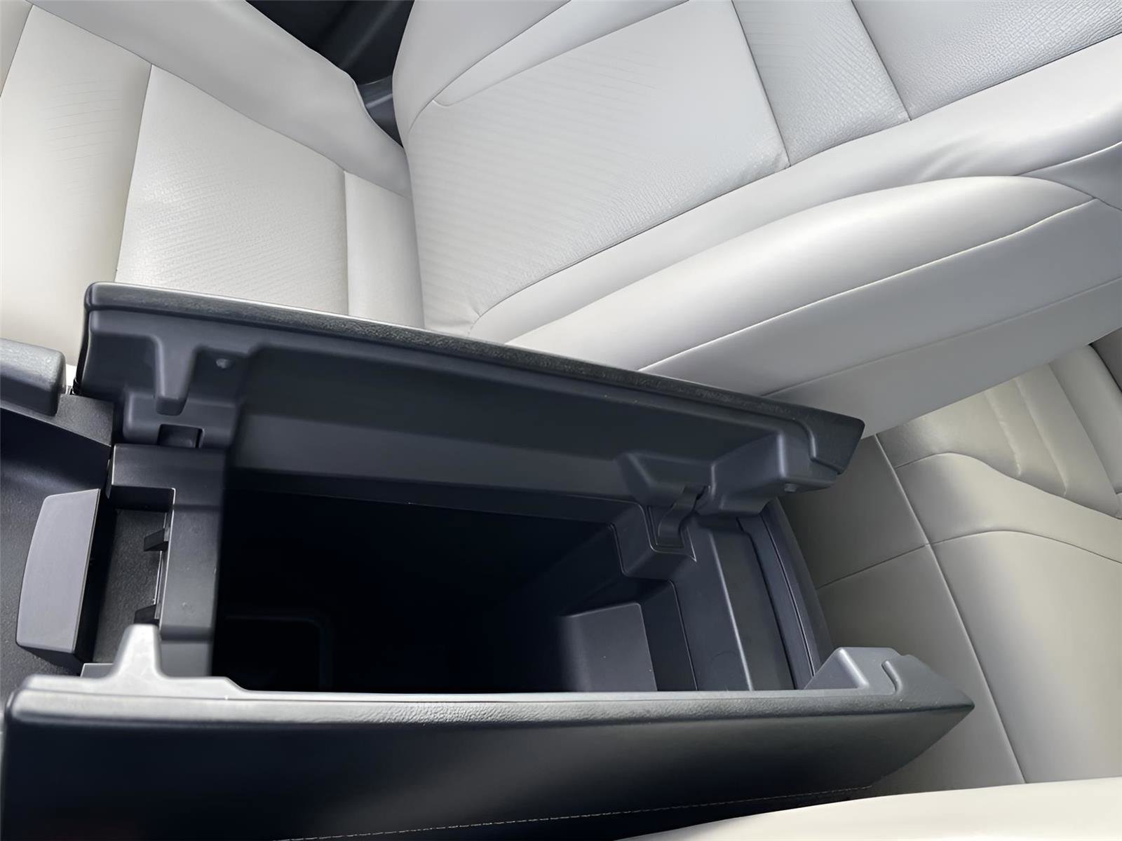 Used 2023 Nissan Rogue SV w/ SV Premium Package image 32