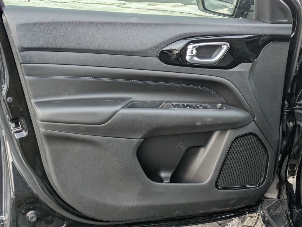 New 2026 Jeep Compass Latitude AWD/4WD image 10