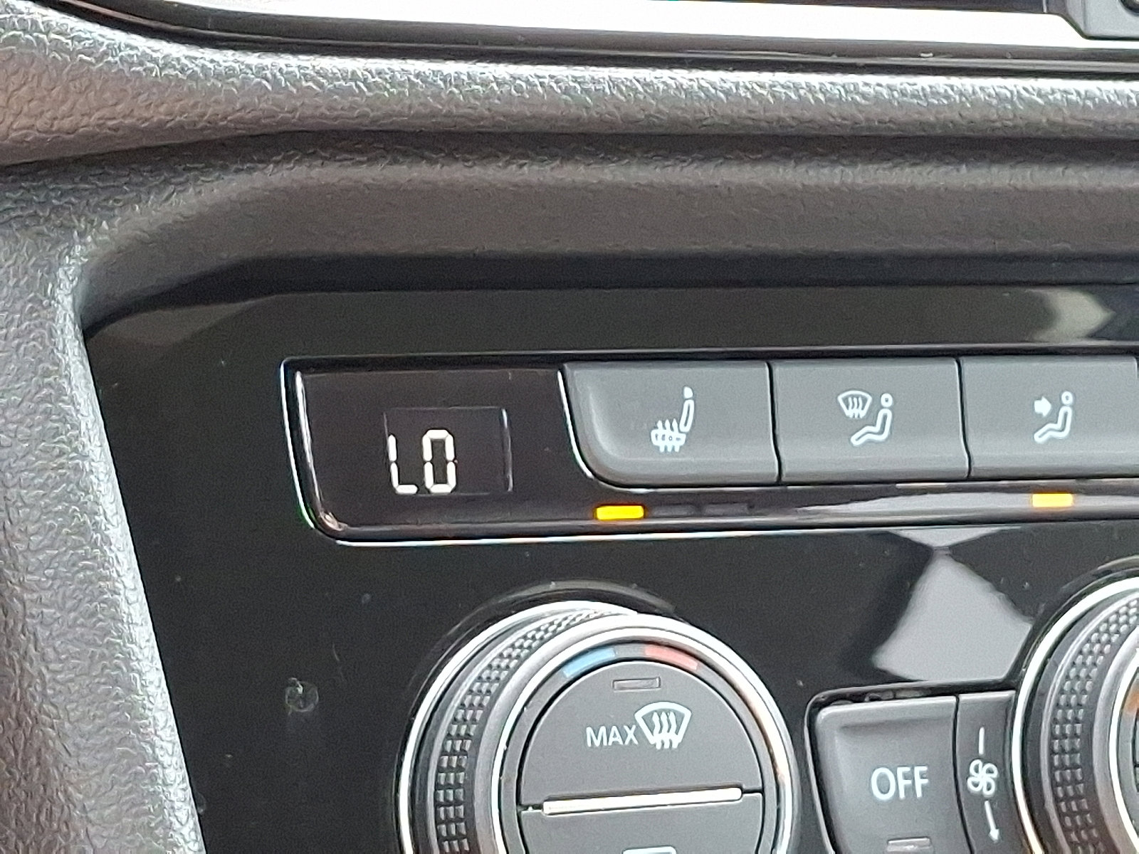 Certified 2024 Volkswagen Taos SE image 24