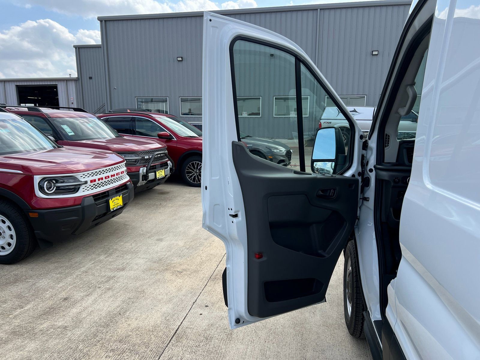 New 2026 Ford Transit 250 148 Medium Roof w/ Load Area Protection Package RWD image 17