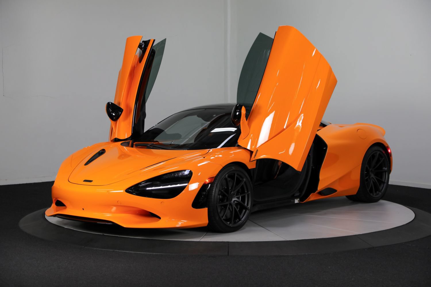 Used 2026 McLaren 750S Spider RWD image 7