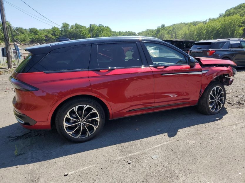 Used 2025 Lincoln Nautilus Reserve image 5