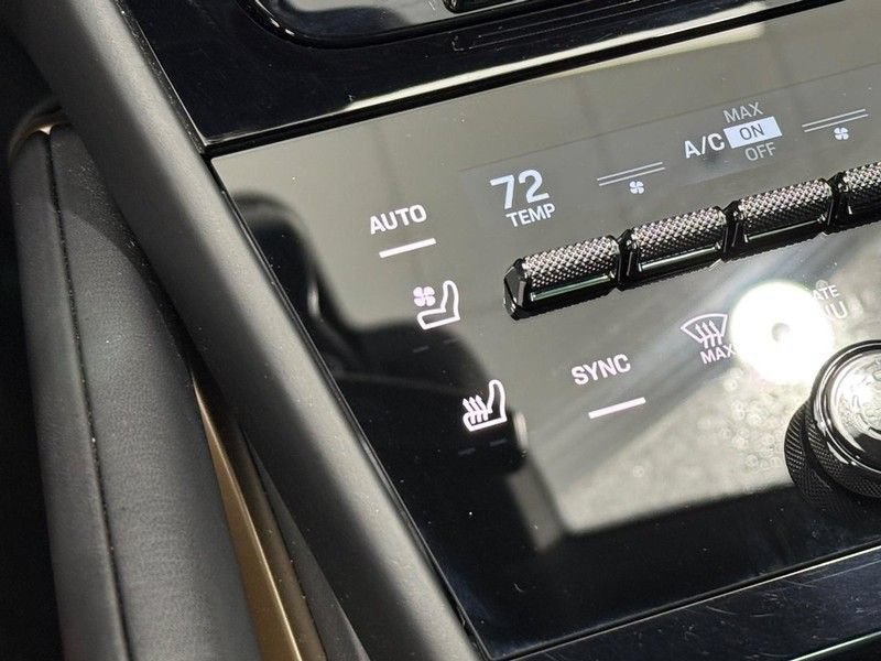 Certified 2025 Porsche Cayenne AWD/4WD image 23