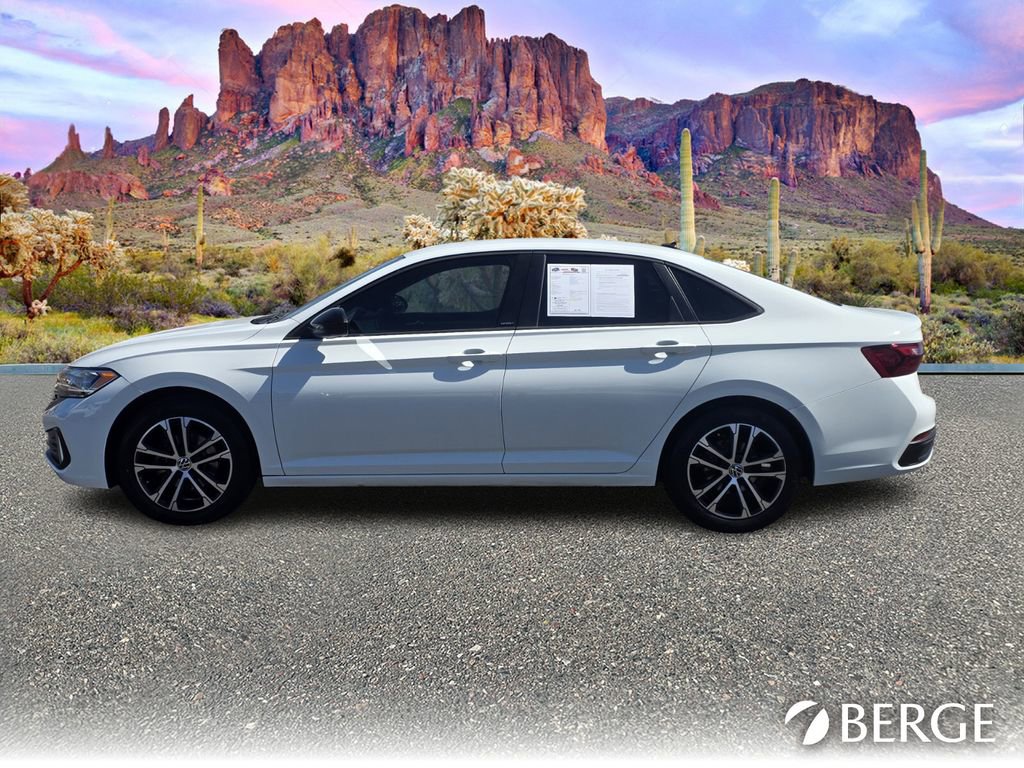 Used 2024 Volkswagen Jetta Sport image 3