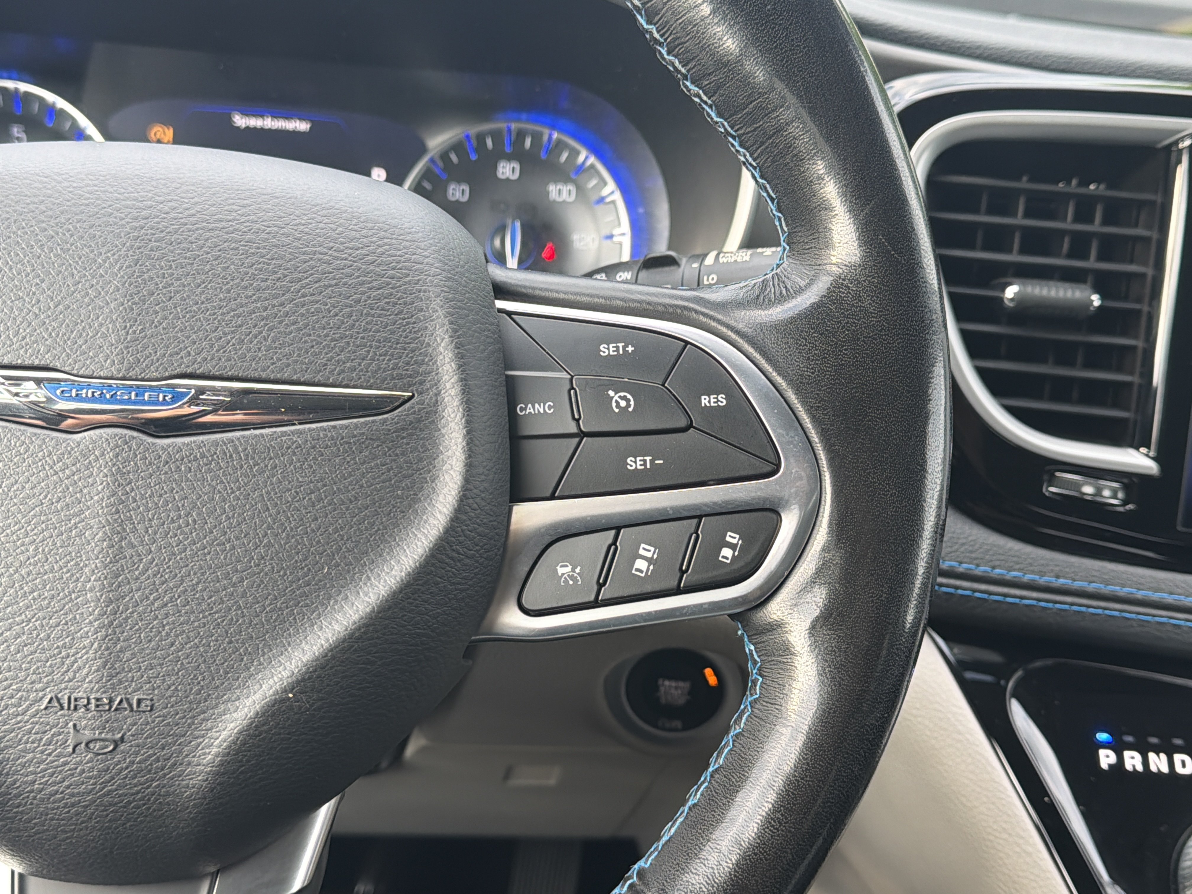 Used 2021 Chrysler Pacifica Touring-L FWD image 19