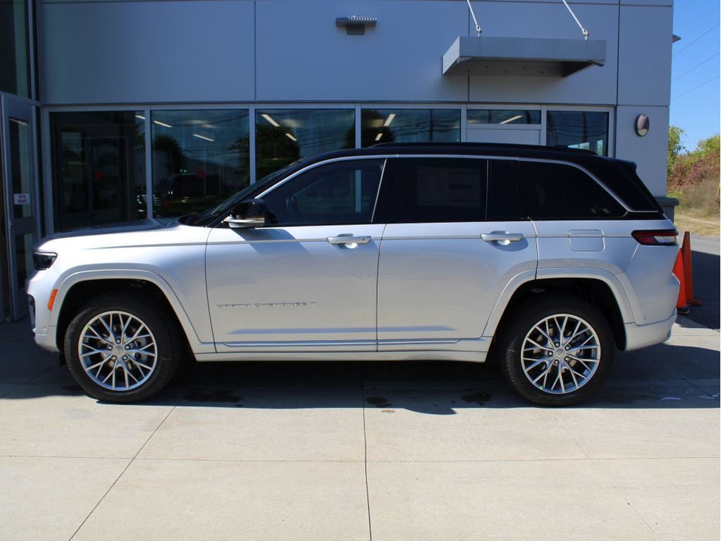 New 2025 Jeep Grand Cherokee Summit image 6