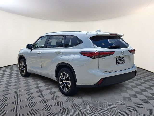 Used 2023 Toyota Highlander XLE FWD image 4