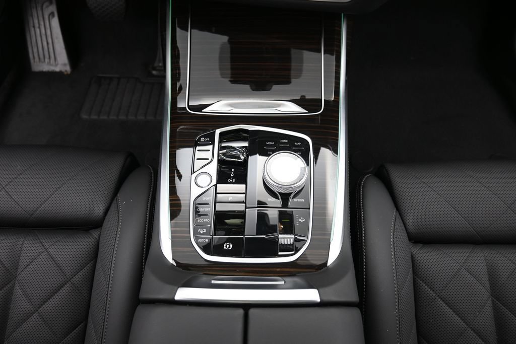 Used 2026 BMW X7 xDrive40i AWD/4WD image 12