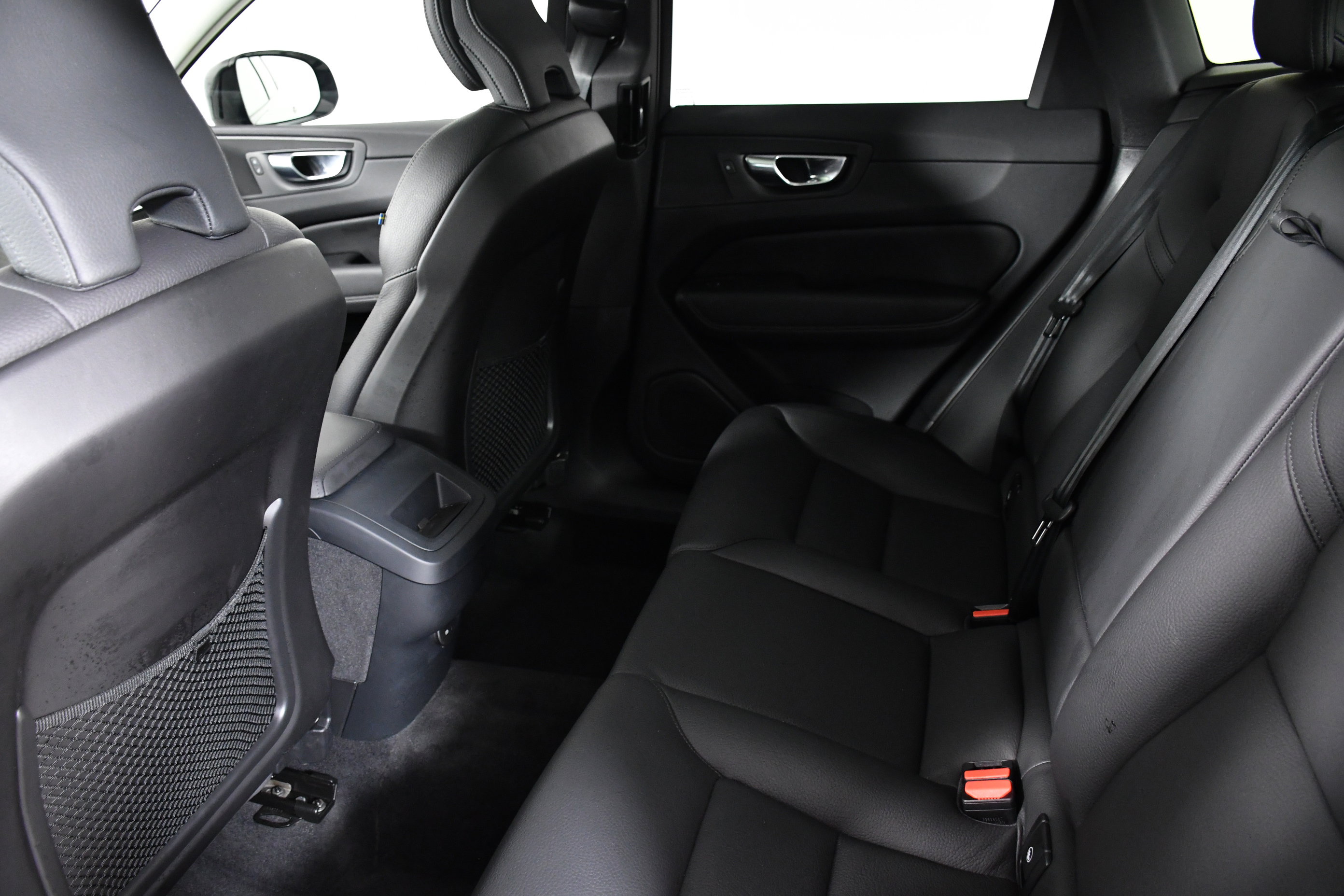 Used 2025 Volvo XC60 B5 Plus image 22