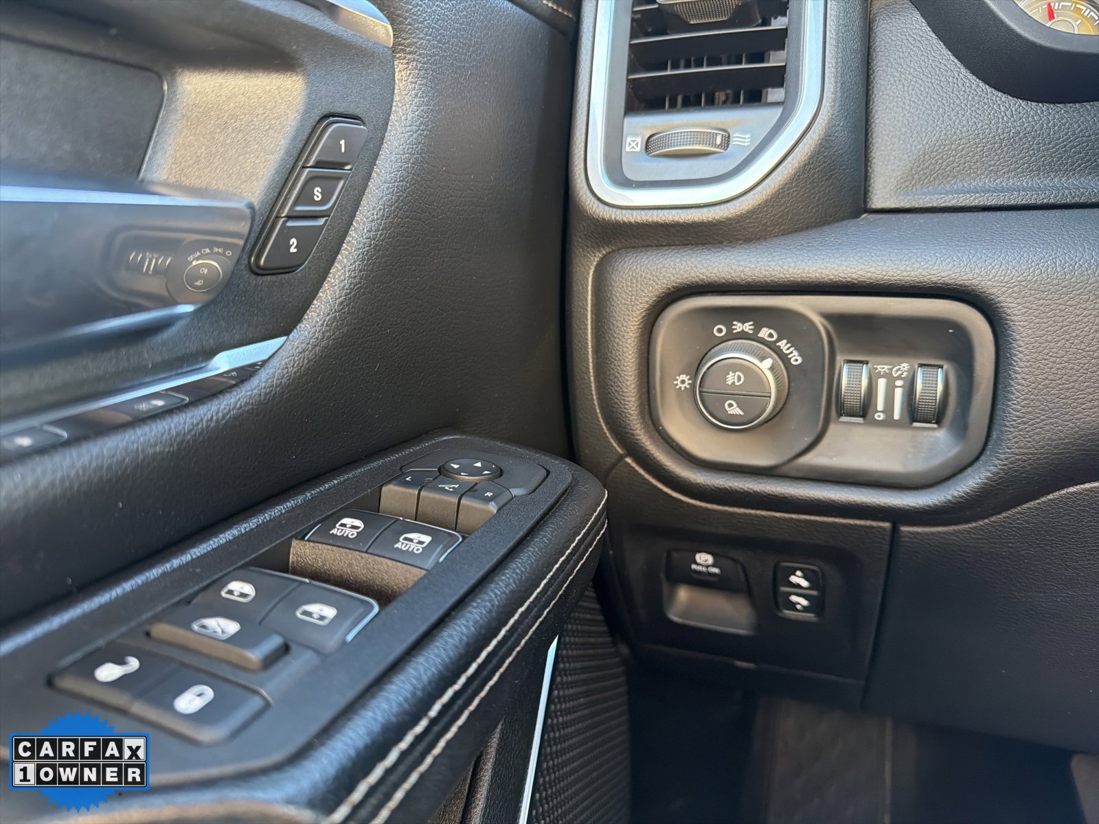 Used 2025 RAM 1500 Laramie image 9