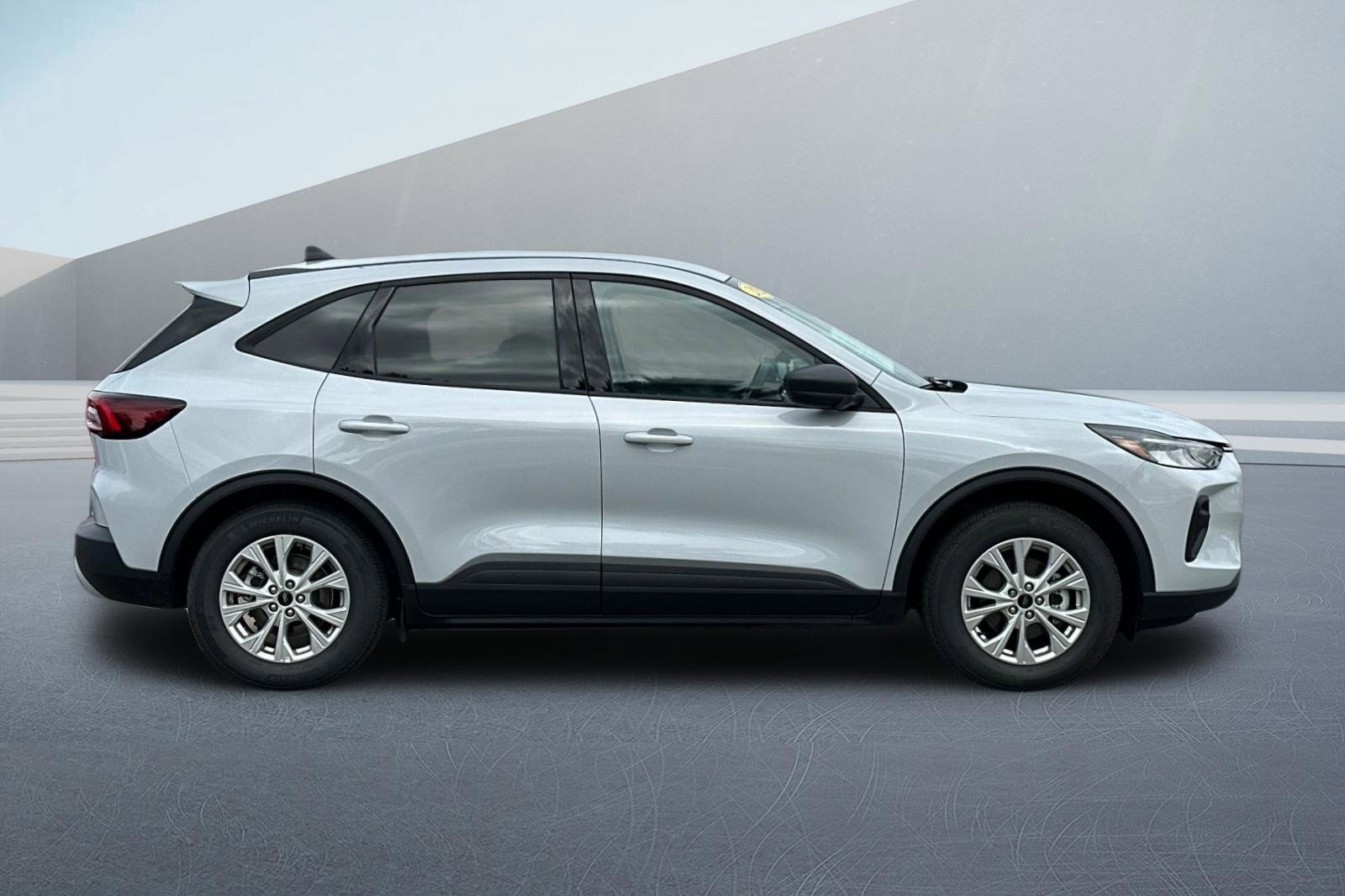 Used 2025 Ford Escape Active image 3