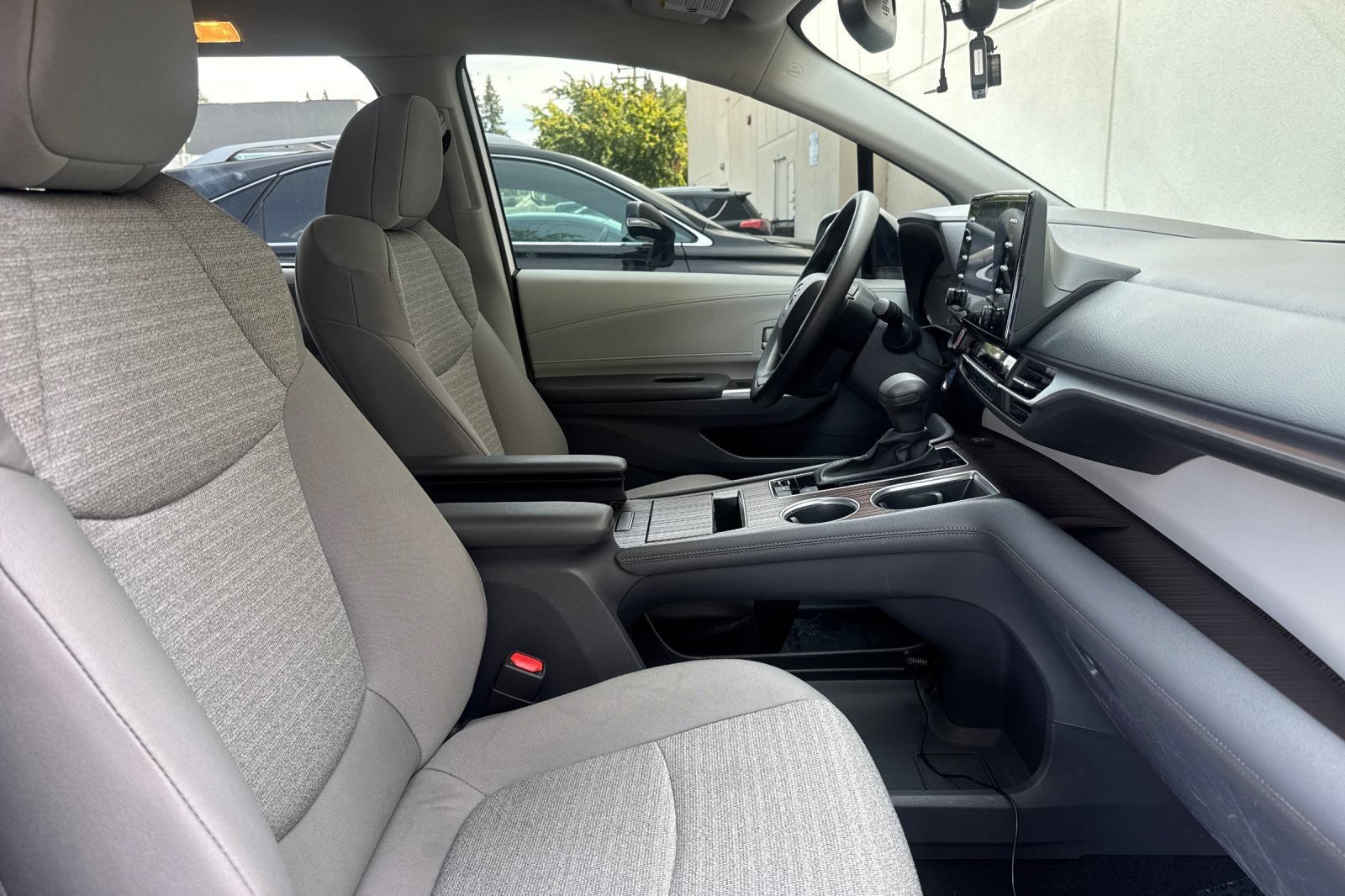 Used 2023 Toyota Sienna LE FWD image 16