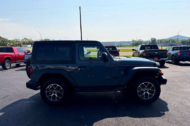 Used 2024 Jeep Wrangler Sport AWD/4WD image 14