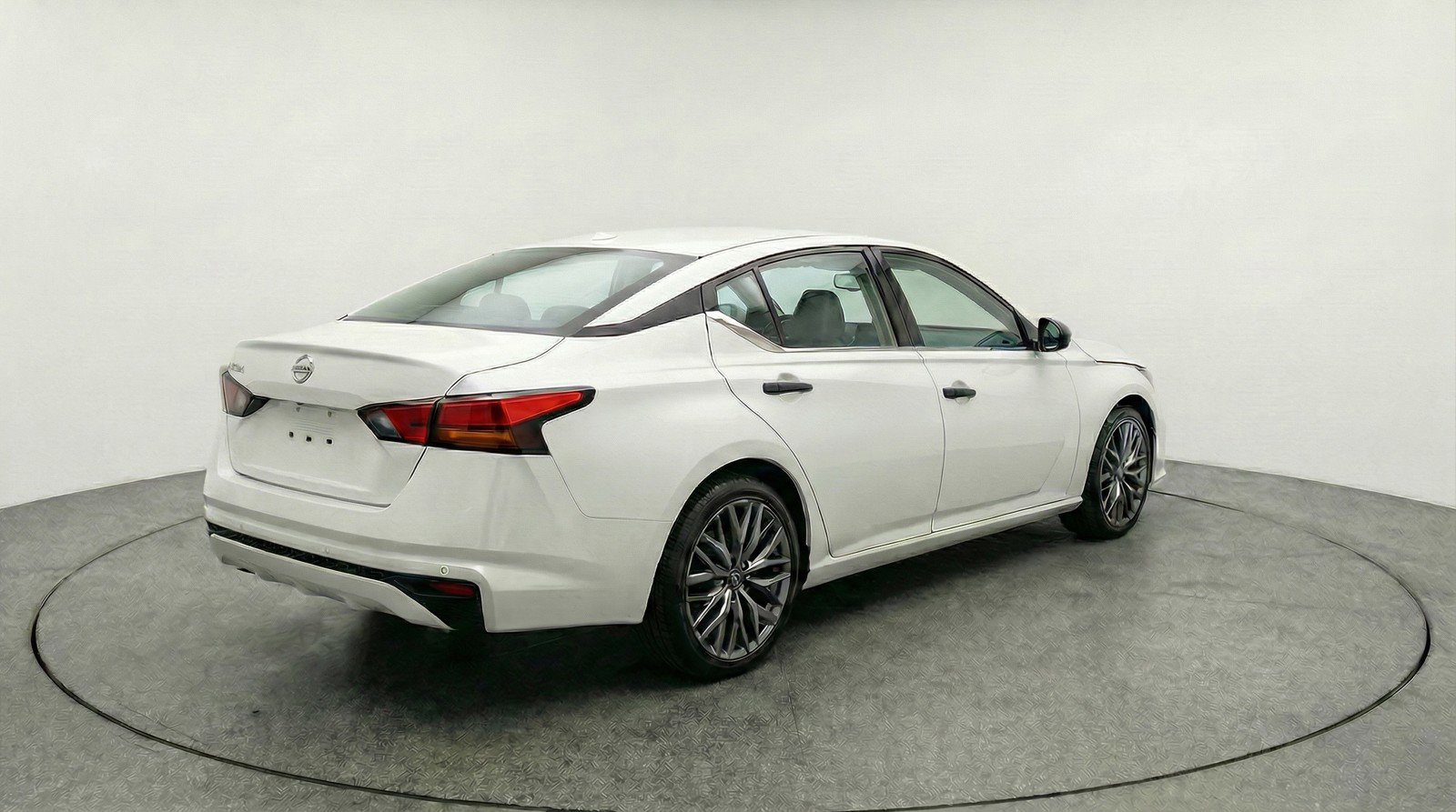 Used 2025 Nissan Altima 2.5 SV image 9