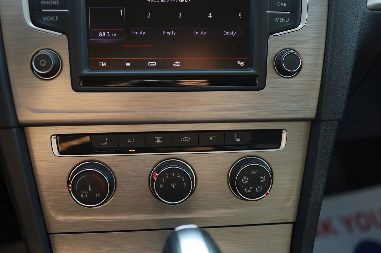 Used 2016 Volkswagen Golf SE image 18