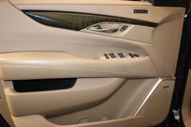 Used 2019 Cadillac Escalade Platinum AWD/4WD image 35