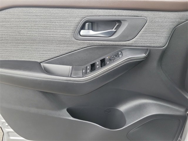 Used 2023 Nissan Rogue SV image 20