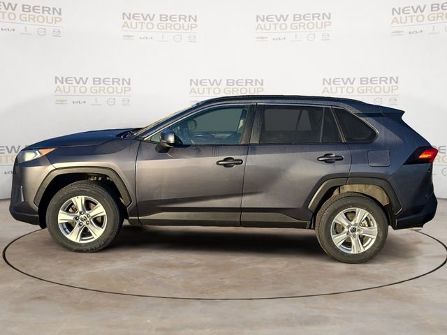 Used 2021 Toyota RAV4 XLE AWD/4WD image 2