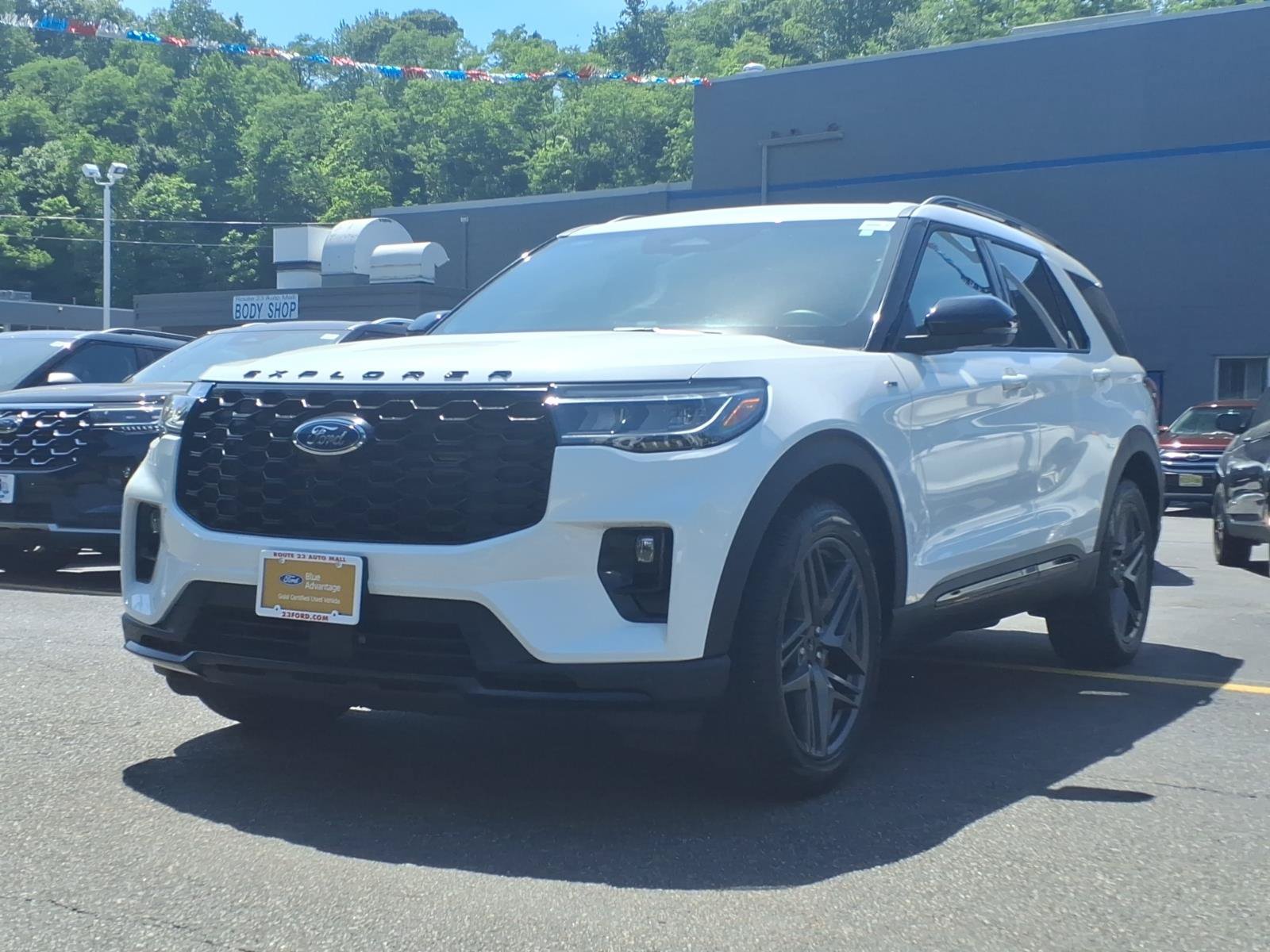 Certified 2025 Ford Explorer ST-Line w/ Premium Package AWD/4WD image 4