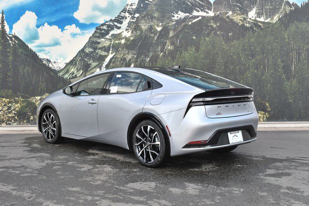 New 2026 Toyota Prius Plug-In Hybrid FWD image 3