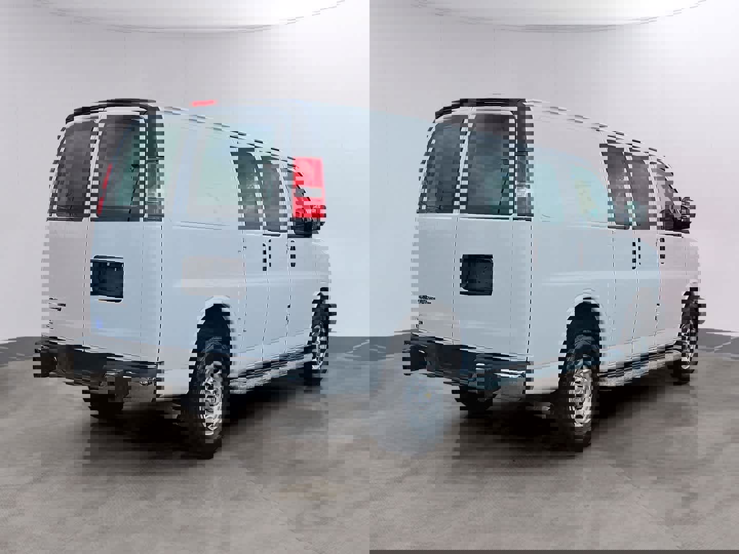 Used 2024 Chevrolet Express 2500 w/ Driver Convenience Package image 8