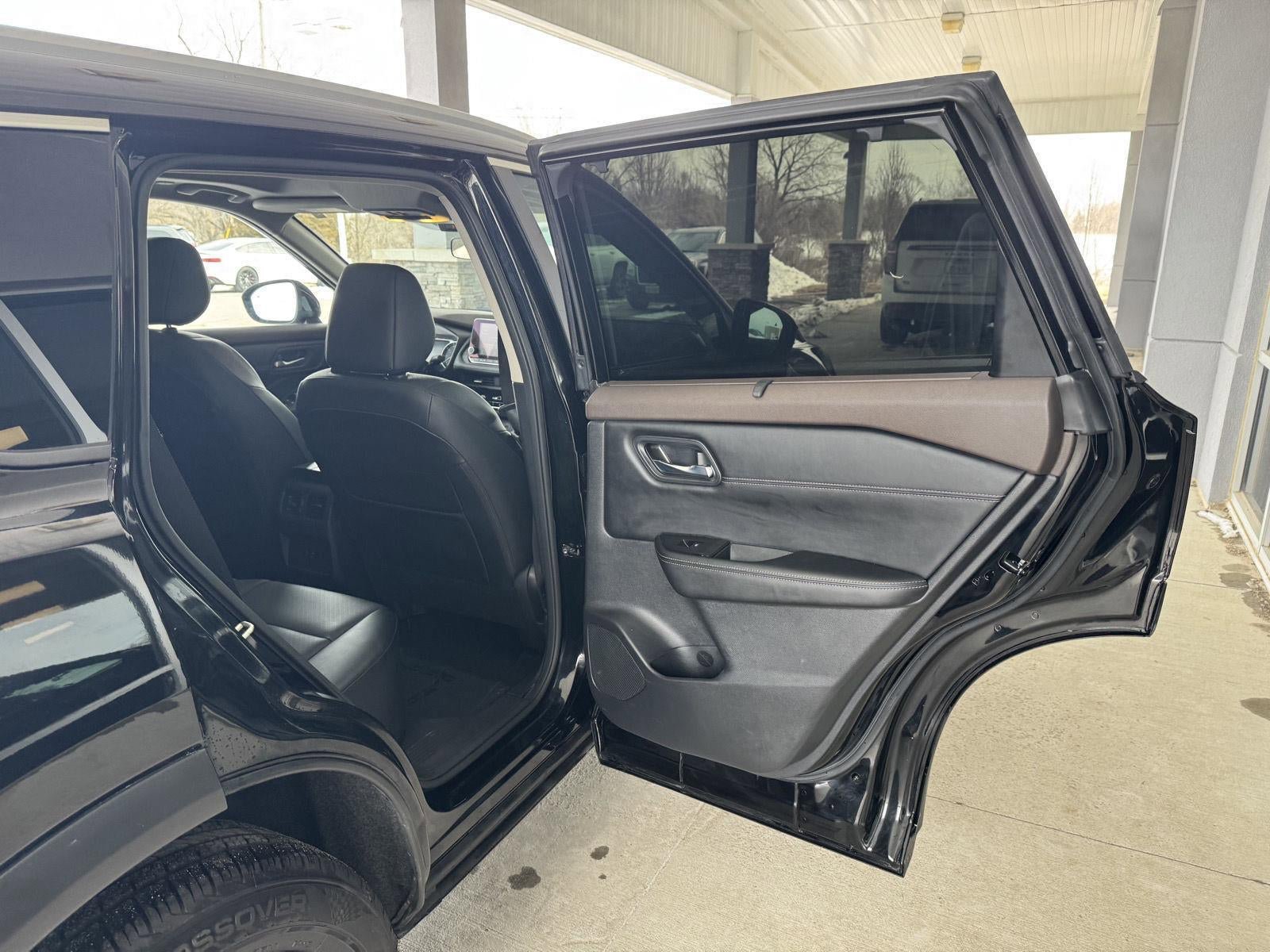 Used 2023 Nissan Rogue SV w/ SV Premium B Package AWD/4WD image 29