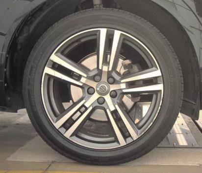 Used 2018 Volvo XC60 T5 Momentum w/ Convenience Package AWD/4WD image 5