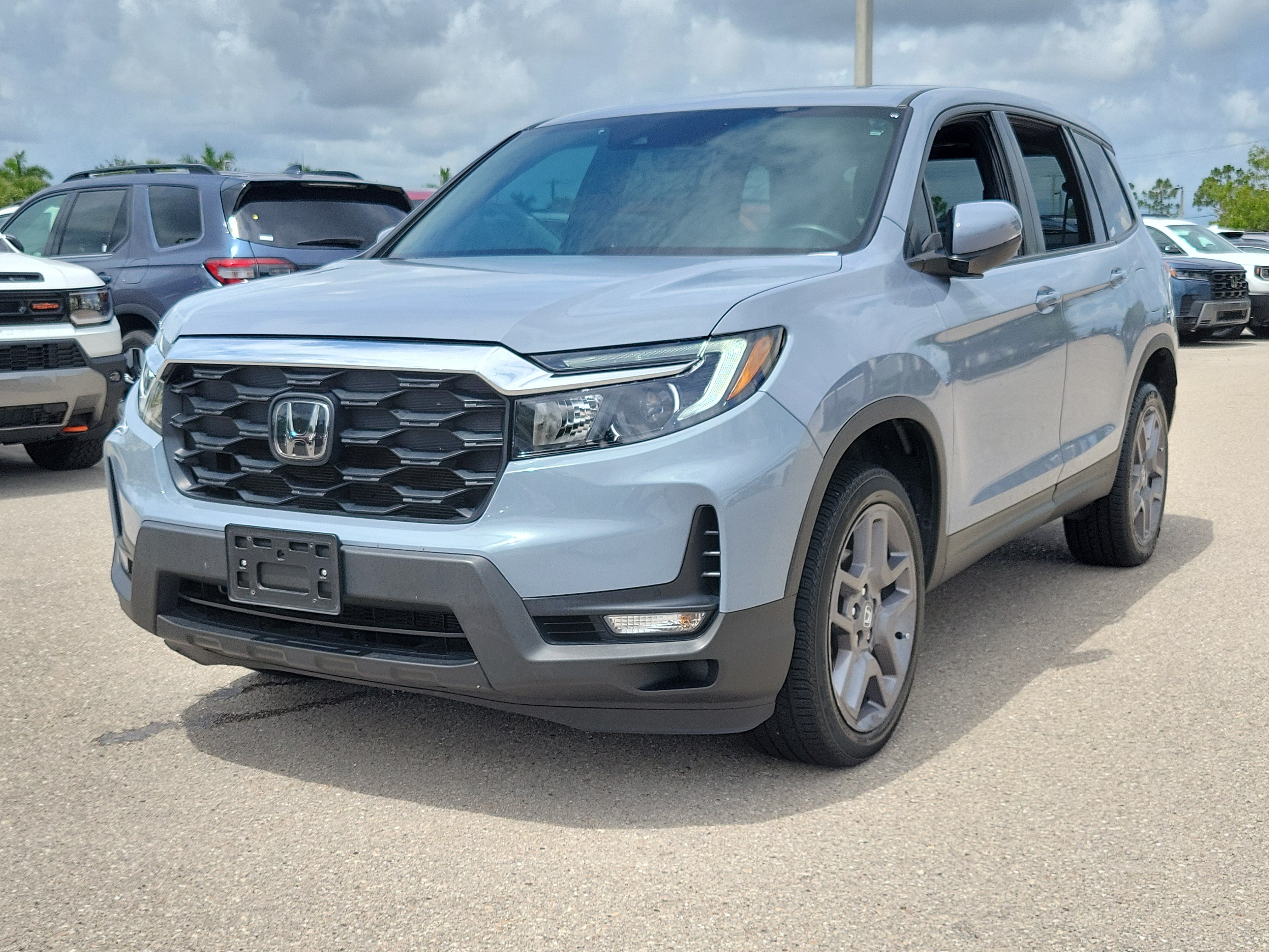 Used 2023 Honda Passport EX-L image 3
