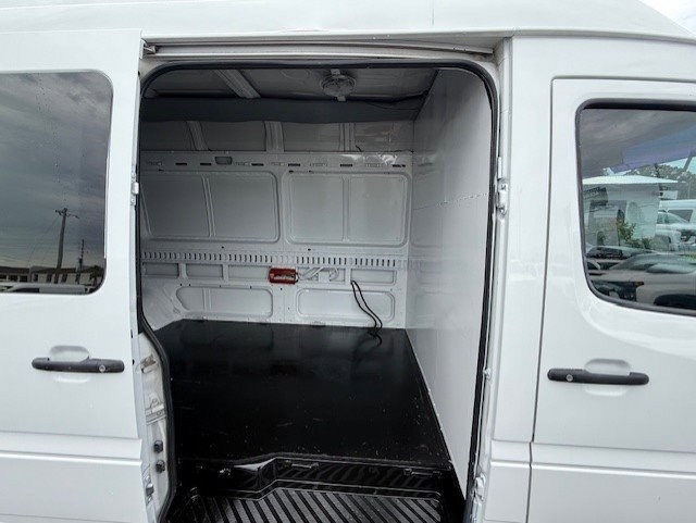Used 2004 Dodge Sprinter 3500 RWD image 12
