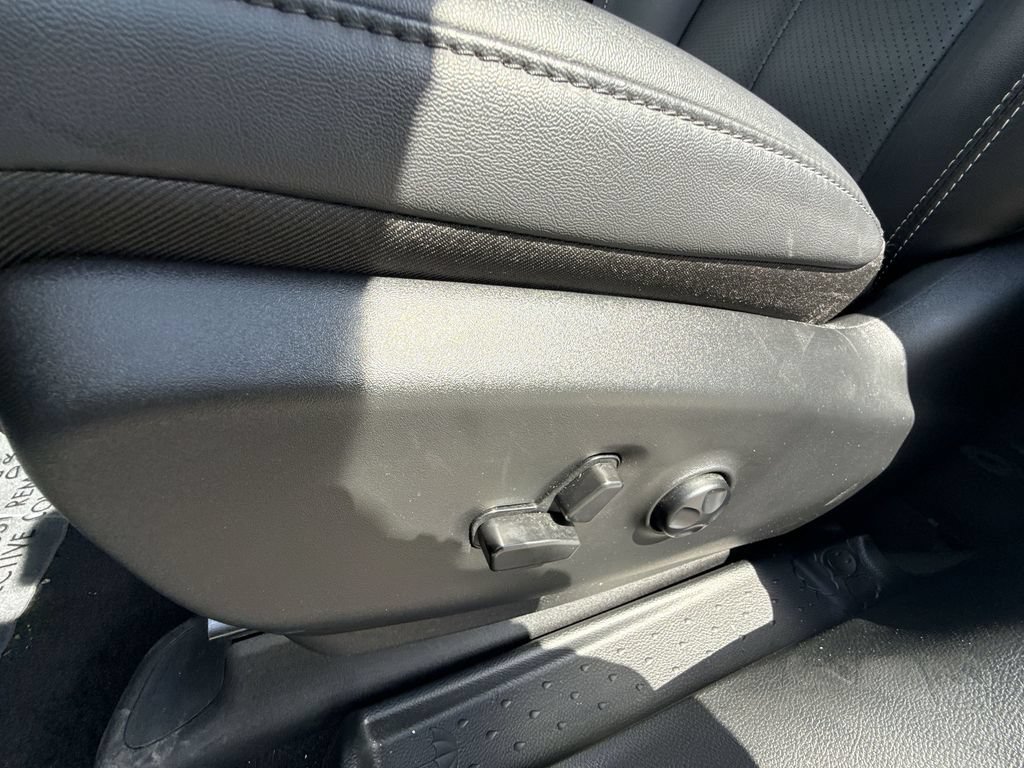 Used 2025 Chrysler Voyager LX FWD image 18