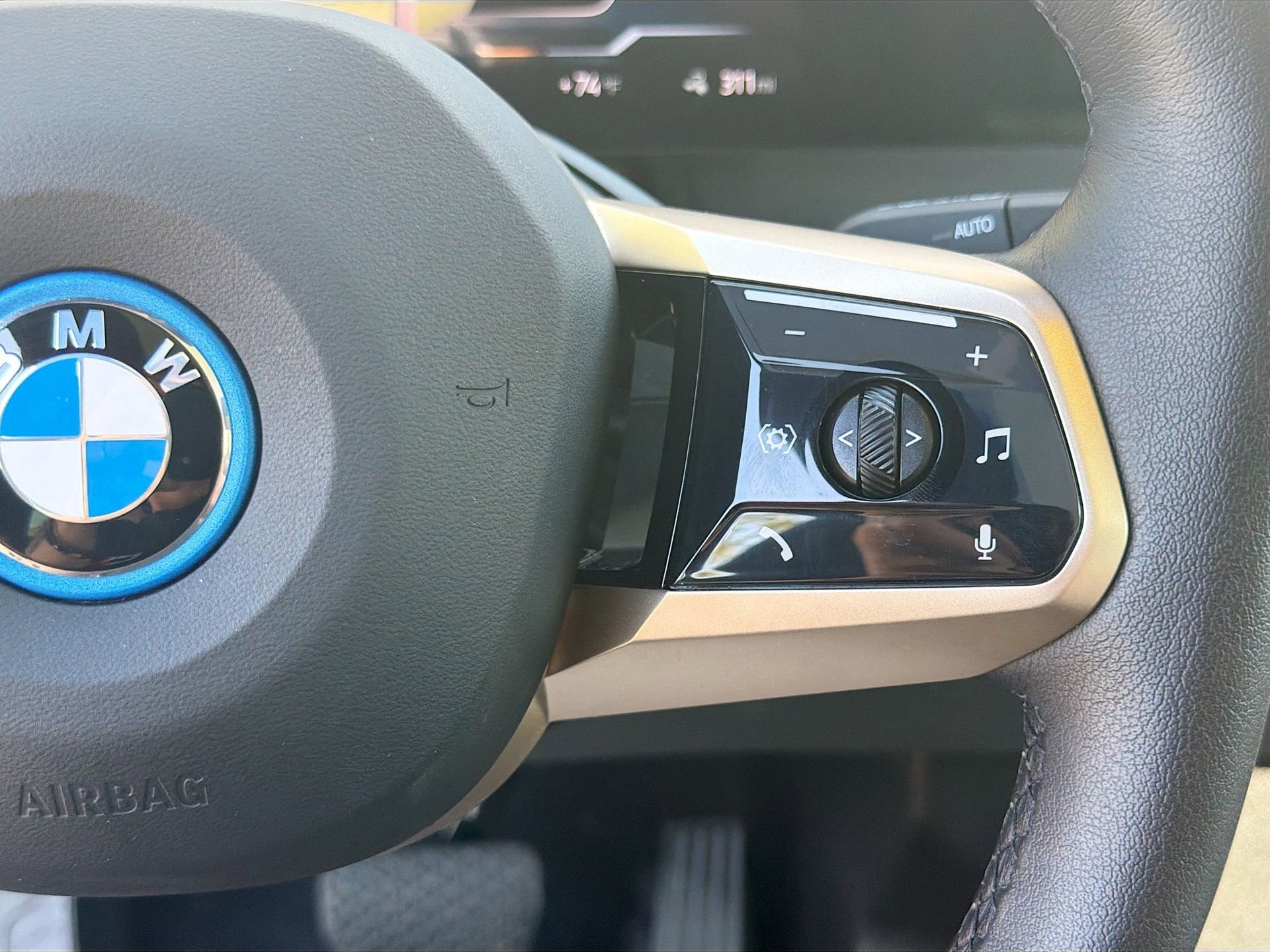 Certified 2025 BMW iX xDrive50 w/ Premium Package image 40