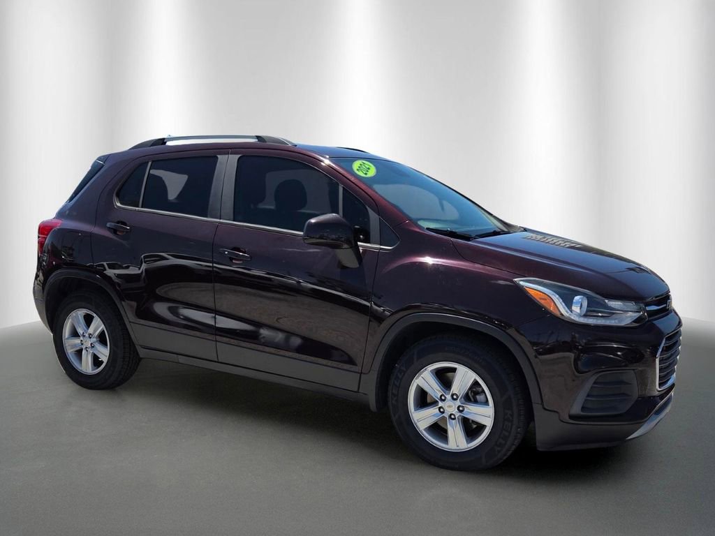 Certified 2021 Chevrolet Trax LT w/ LT Convenience Package FWD image 2