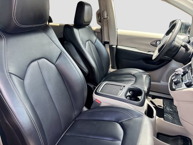 Used 2023 Chrysler Pacifica Touring-L FWD image 30