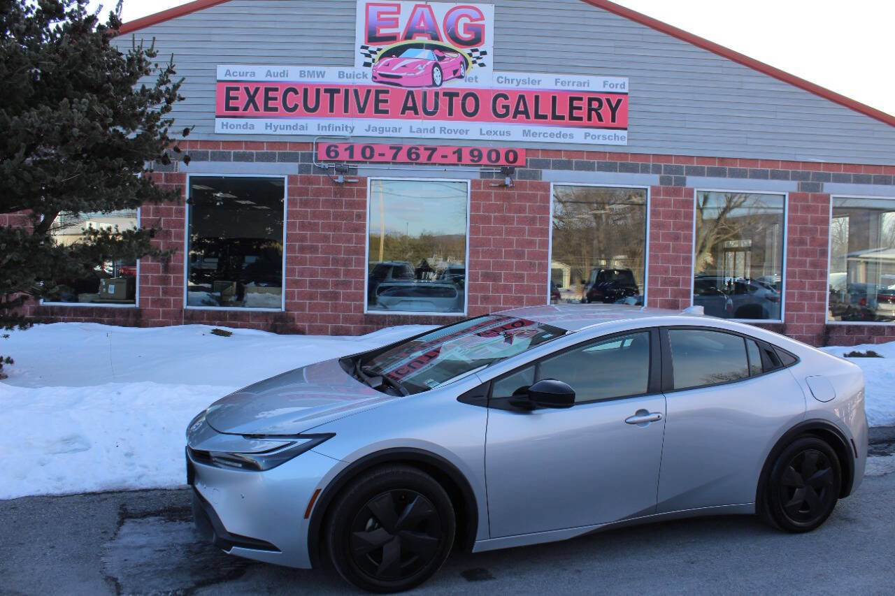 Used 2024 Toyota Prius LE image 1