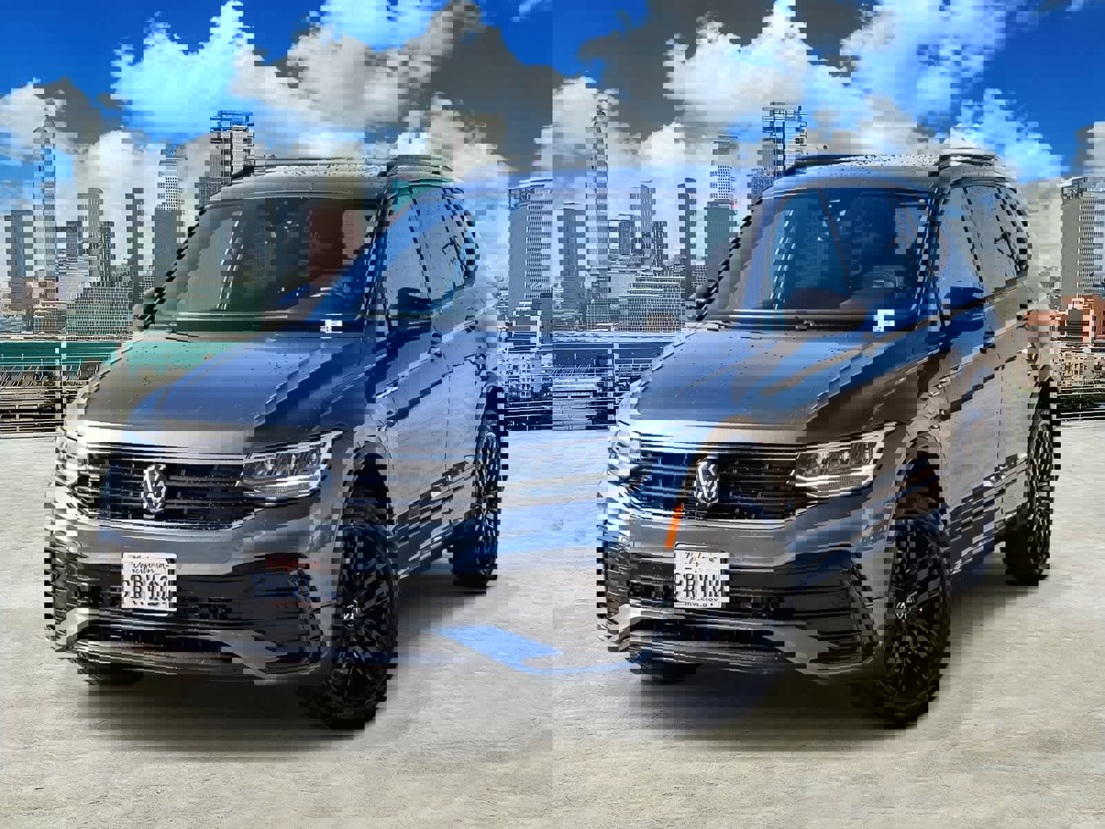 Used 2022 Volkswagen Tiguan SE R-Line image 1