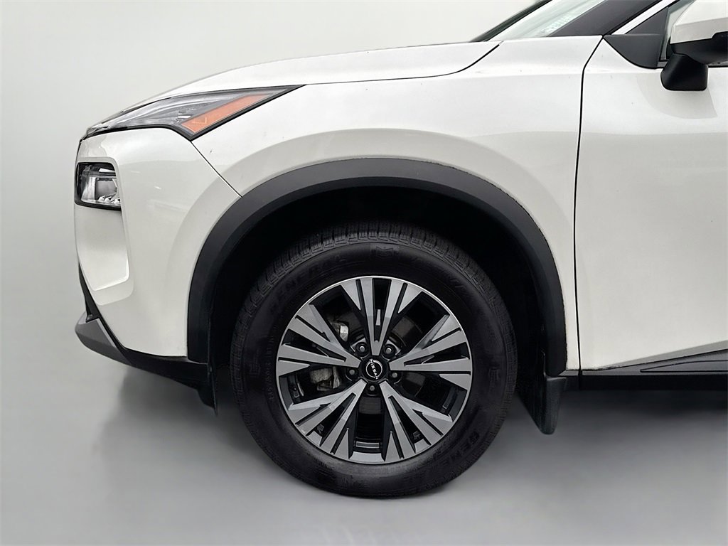 Used 2023 Nissan Rogue SV image 11