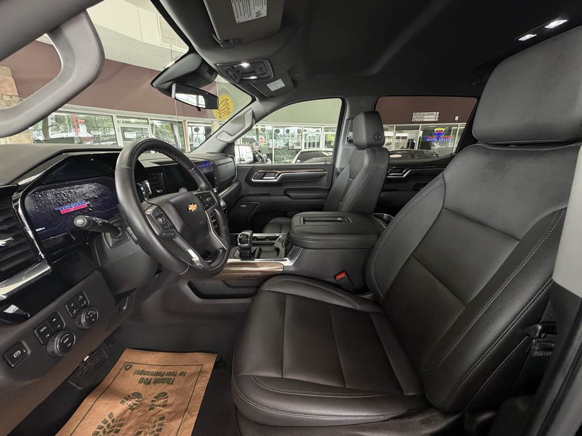 Used 2022 Chevrolet Silverado 1500 LT Trail Boss w/ LT Trail Boss Premium Package AWD/4WD image 22