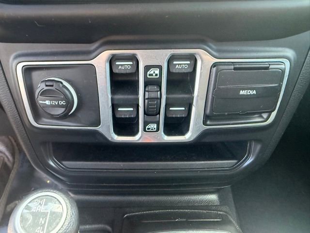 Used 2018 Jeep Wrangler Unlimited Sahara w/ Cold Weather Group image 28