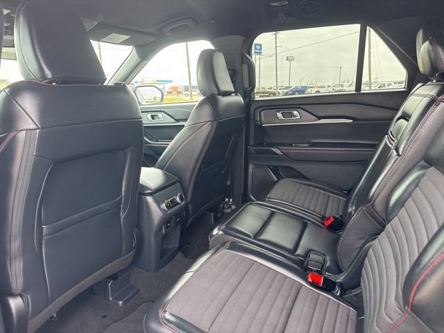 Used 2025 Ford Explorer ST-Line w/ ST-Line Street Pack AWD/4WD image 24