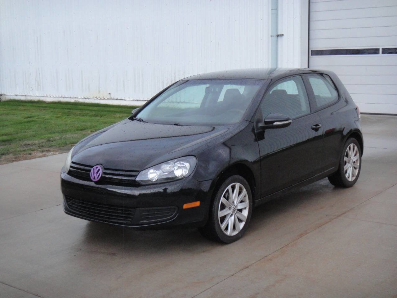 Used 2010 Volkswagen Golf 2-Door image 2