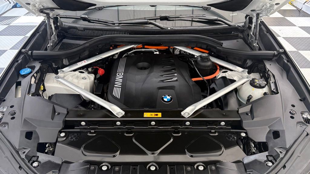 Used 2025 BMW X5 xDrive50e image 12