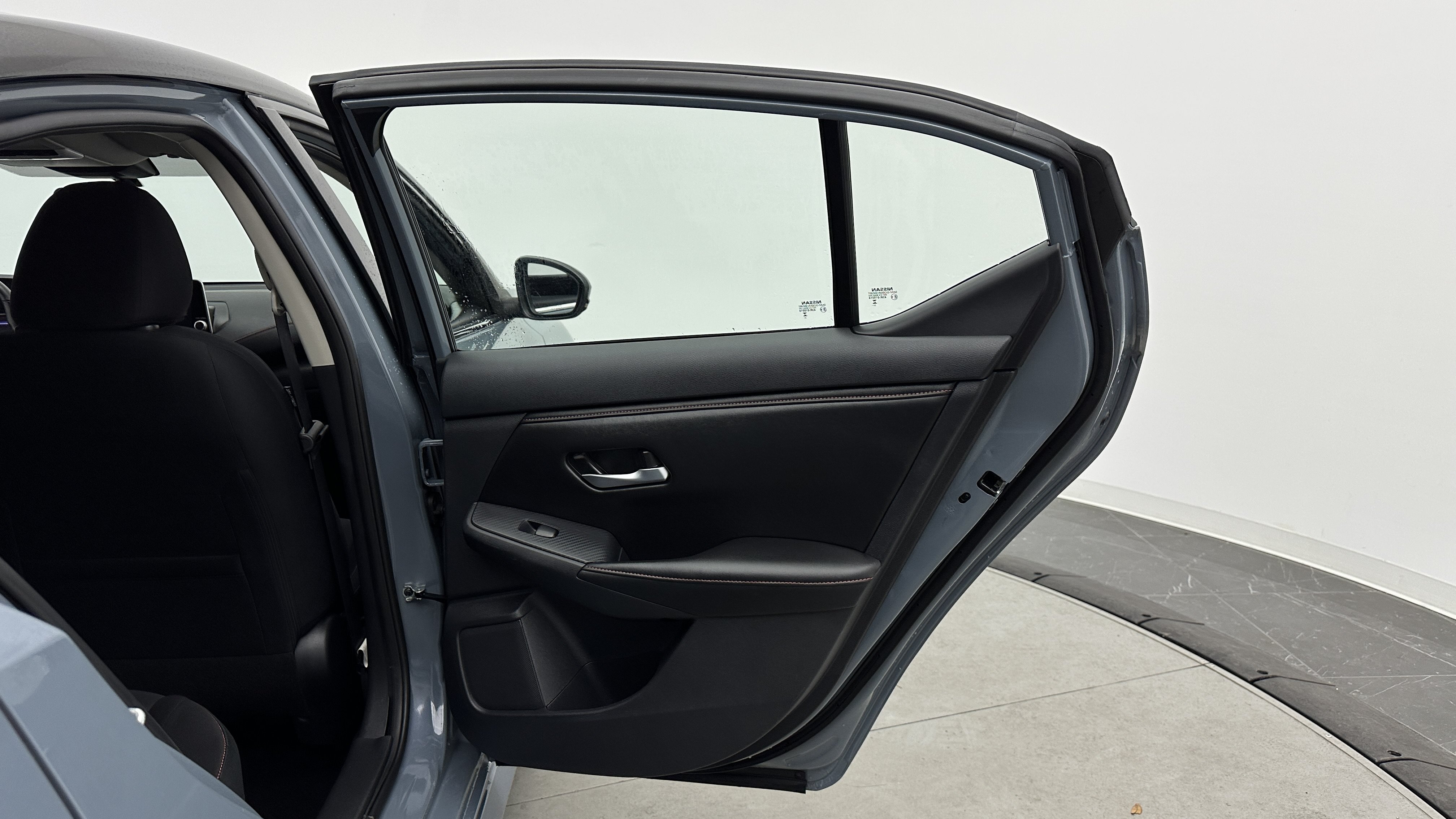 Used 2025 Nissan Sentra SR FWD image 28