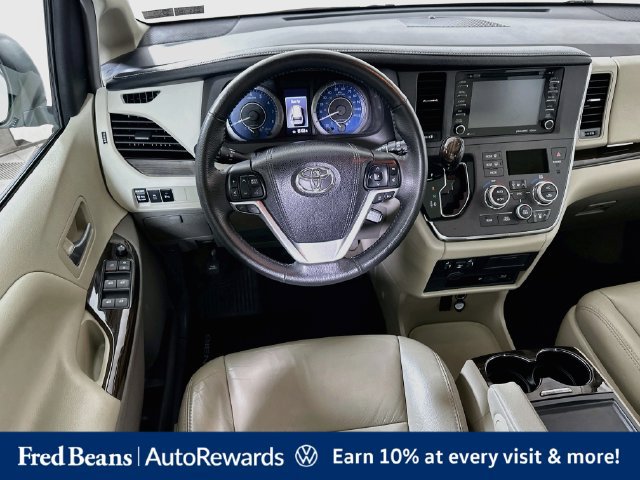Used 2018 Toyota Sienna XLE Premium FWD image 29