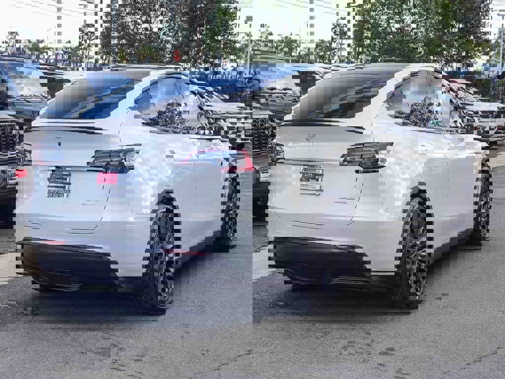 Used 2025 Tesla Model Y Performance image 4