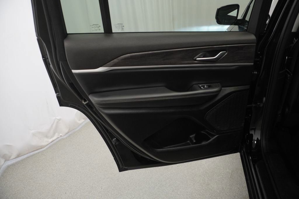 Certified 2023 Jeep Grand Cherokee L Limited image 41