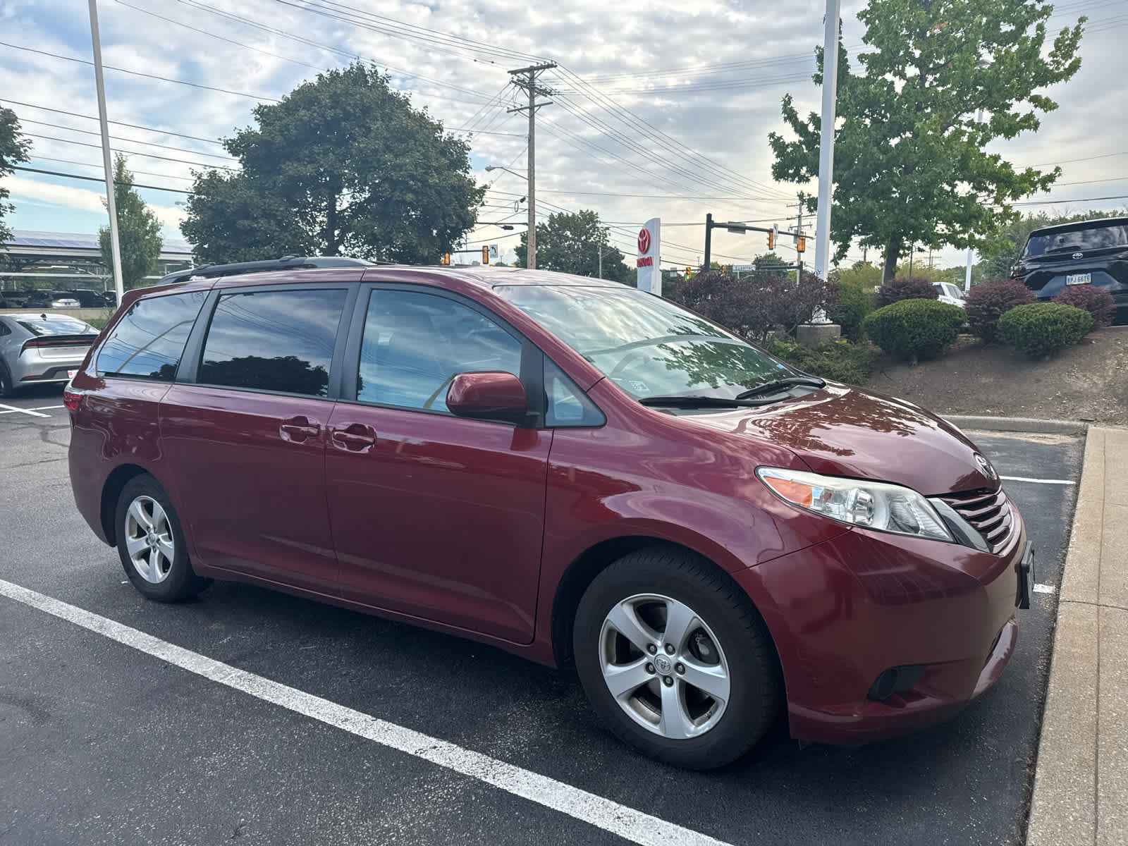 Used 2016 Toyota Sienna LE