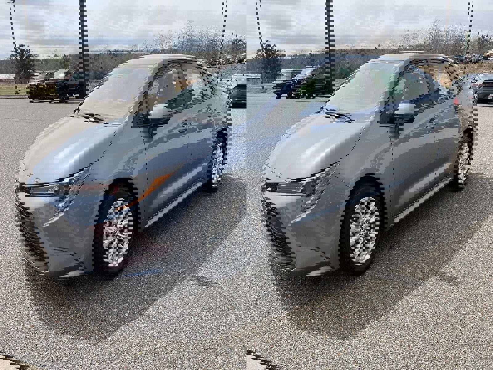 Used 2025 Toyota Corolla LE w/ LE Premium Package FWD image 4