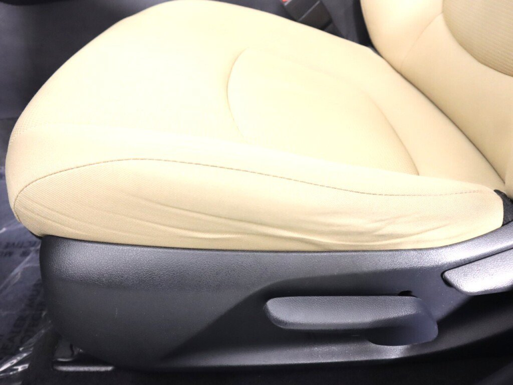 Used 2021 Toyota RAV4 LE FWD image 28