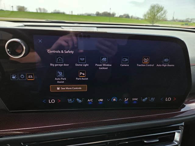 Used 2024 Chevrolet Traverse RS AWD/4WD image 28