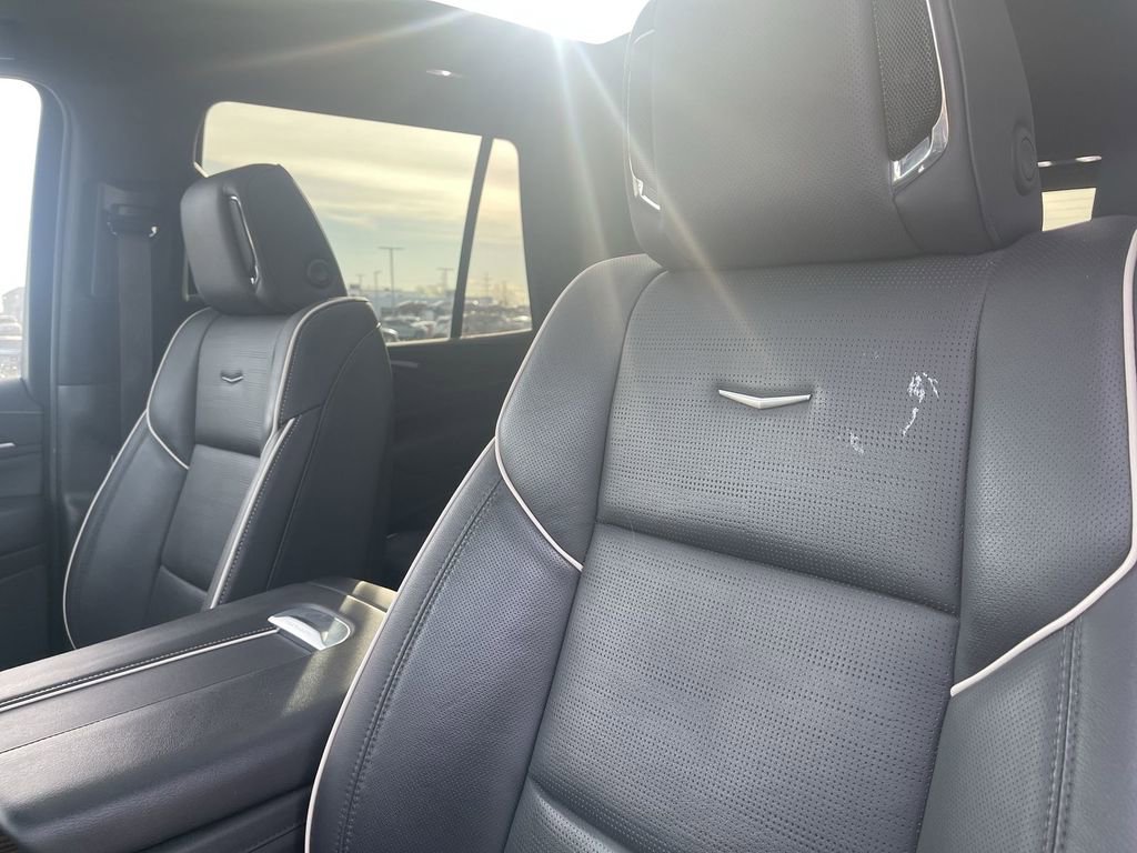 Used 2024 Cadillac Escalade Premium Luxury image 8